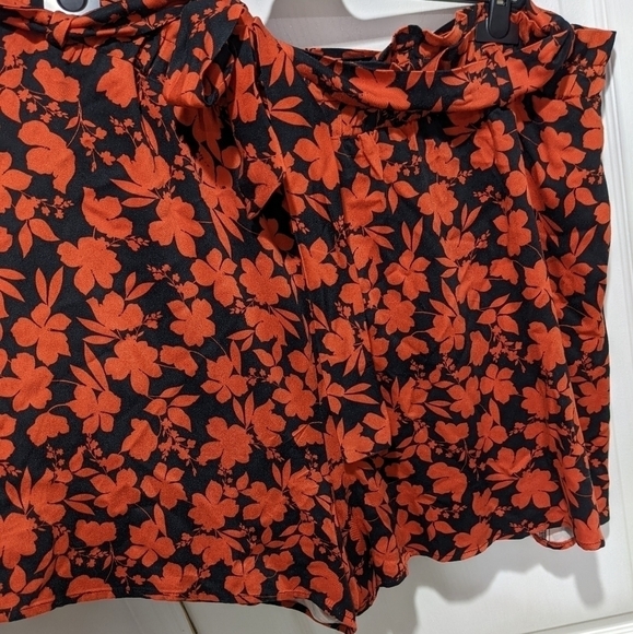 Nwt Eloquii Elements | Ruffle Waist Swing Short In Red Floral - Picture 7 of 7